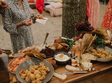 Grazing Table:<br />
Ciabatta, focaccia, chargrilled chorizo, salami, hot smoked salmon, marinated olives, Whitestone blue, Lindis Pass brie, Mozzarella & semi-fried tomato arancini, beetroot and orange chutney, caramelised onion & ale relish, preserved lemon labne, grapes, and pickled figs.