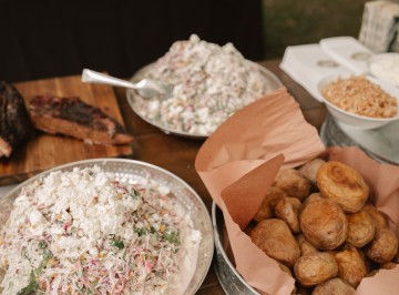 Beef station:<br />
Peppered smoked brisket, carved at the station by the chef<br />
Red & white slaw with charred corn, coriander & feta<br />
Fire baked potatoes with onion & herbs