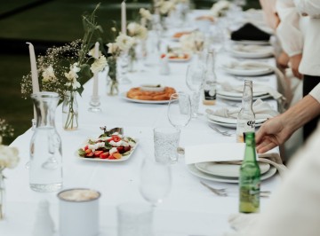 Entrée:<br />
Plaited honey saffron bread with thyme olive oil<br />
Heirloom tomatoes, mozzarella and fresh basil<br />
Talbot Forest aged gouda, Manzanilla olives, prosciutto, and smoked warehou pâté<br />
