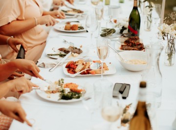 Mains:<br />
Wakanui beef with piquant green sauce, crispy fried onion and jus<br />
Rolled Canterbury porchetta with sourdough stuffing, crispy crackling and tomato, pomegranate and mint salsa<br />
Celeriac, Agria mash with butter<br />
Bowls of roasted carrots, kumara, pumpkin & parsnip with maple seed clusters<br />
Platters of green beans, broccolini and toasted almonds<br />
